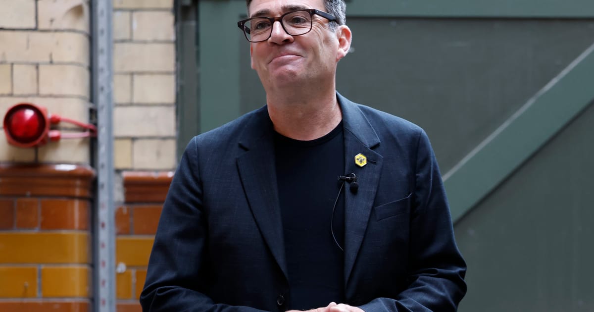 Marca lui Andy Burnham care vinde tricouri va fi supusa unei probe