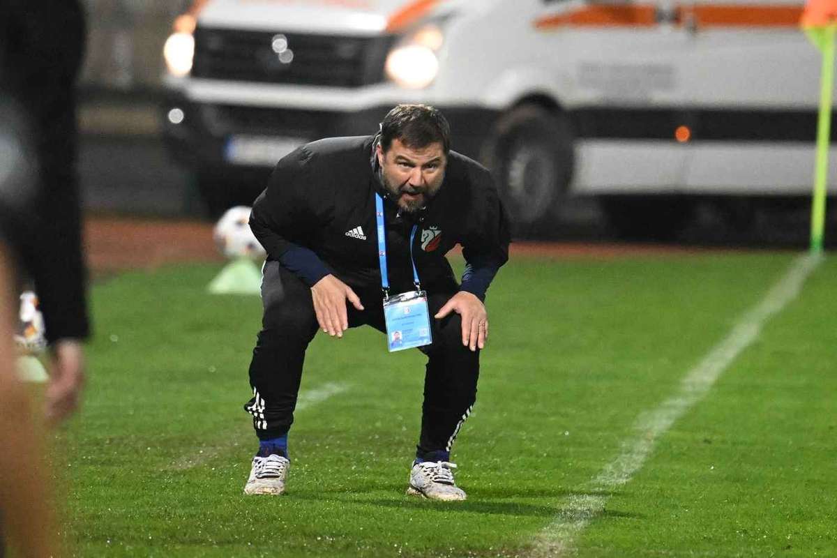 Marius Croitoru, suspendat și sancționat după meciul FC Botoșani – Rapid! Alte șase penalizări impuse de FRF 3 Marius Croitoru suspendat si sanctionat dupa meciul FC Botosani Rapid Alte sase penalizari impuse de FRF