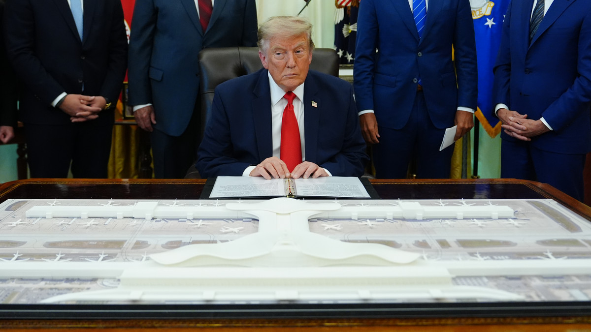 Trump anunta actualizarea aeroportului Dulles Vom face din el poate cel mai bun