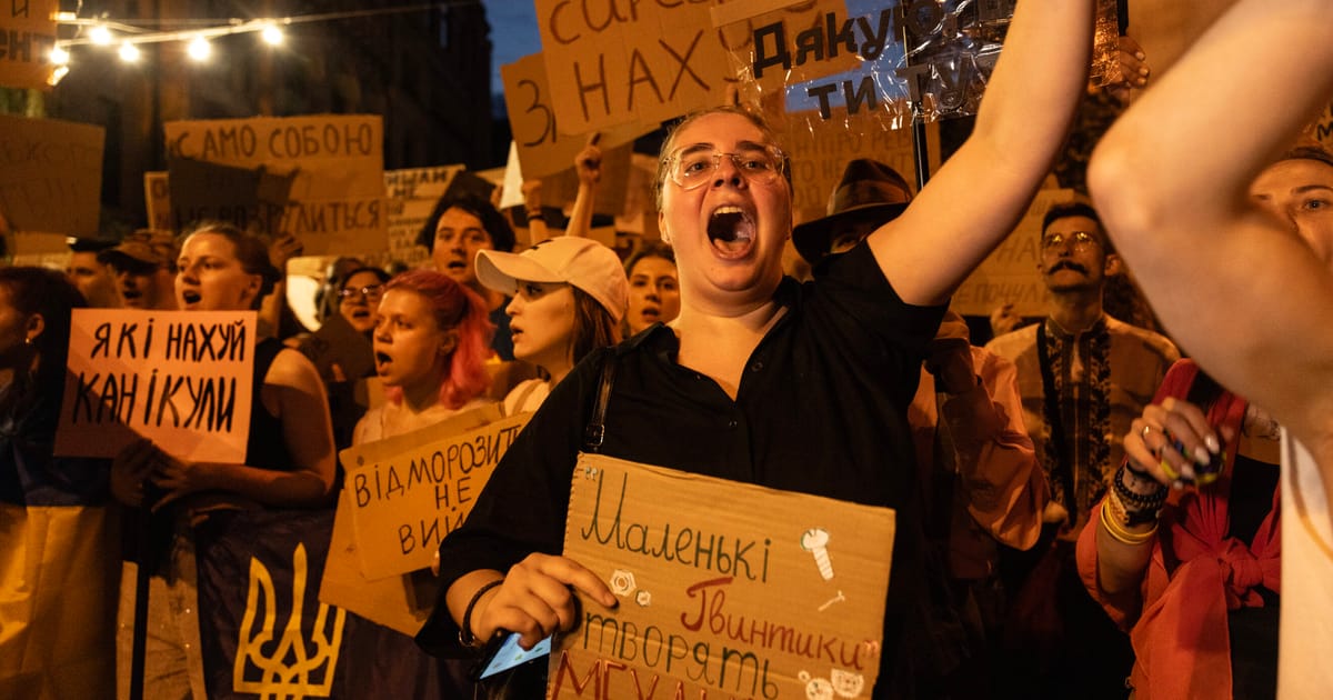 Zelenskyy il concediaza pe comandantul armatei in contextul protestelor nationale