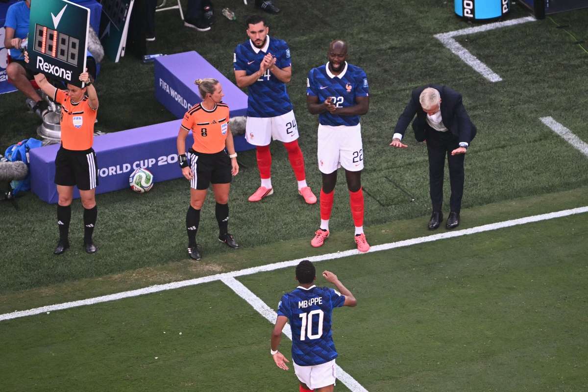 sferturile de finala ale cupei mondiale incep cu reeditarea confruntarii dintre franta si maroc