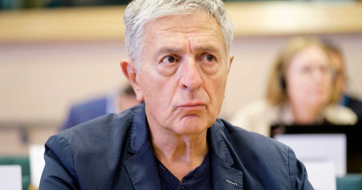 sondajele arata ca fostul europarlamentar ce investigase pegasus a fost hack uit cu pegasus