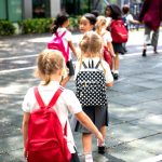 Ce ar trebui sa contina ghiozdanul copilului in prima zi de scoala Lista necesara pentru parinti