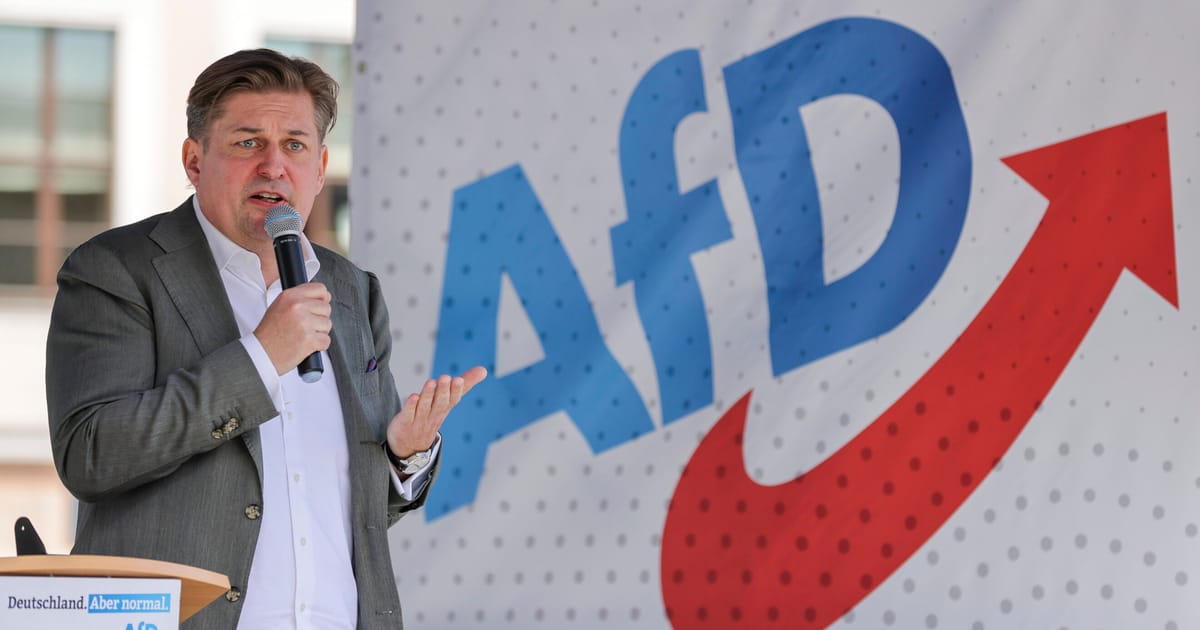 Conflictele legatede sampania de la Oktoberfest il lasa pe un politician german de extrema dreapta cu un mandat de arest