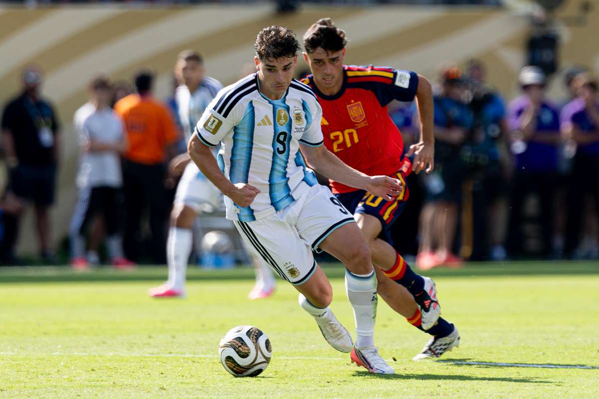 Cu Barcelona Real Madrid Arsenal si PSG pe urmelesale Julian Alvarez revine la antrenamentele Atletico Madrid