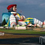 Echipa lui Macron cauta finantare din Arabia Saudita pentru un parc tematic manga langa Paris