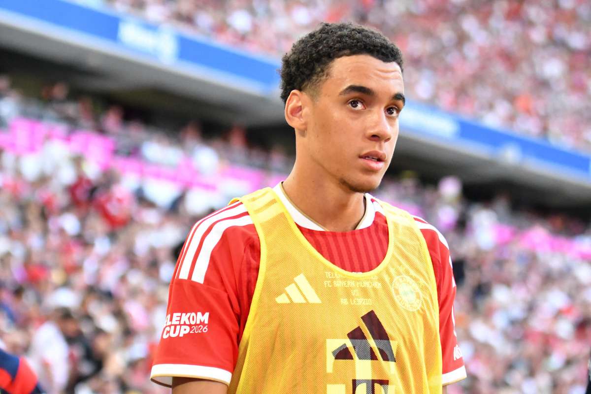 Jamal Musiala s-a întors la antrenamente după ce a căzut pe teren într-un meci amical al lui Bayern. 2 Jamal Musiala s a intoars la antrenamente dupa ce a cazut pe teren intr un meci amical al lui Bayern