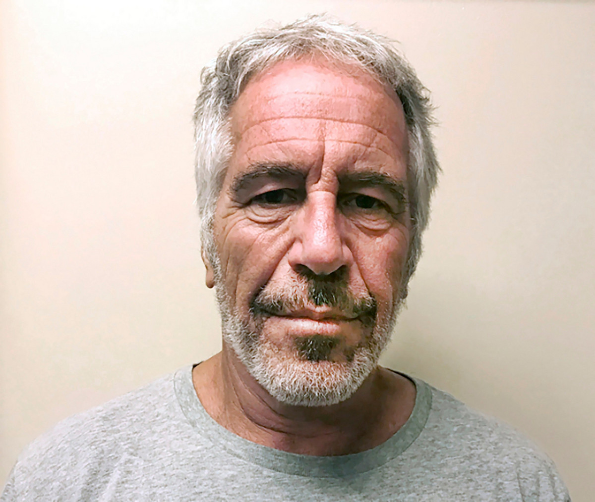 Moartea lui Jeffrey Epstein ar fi trebuit sa ascunda adevarul A avut efectul contrar