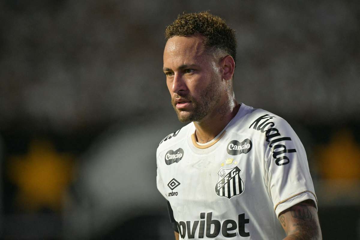 Neymar i-a atacat vehement pe fanii lui Santos. Fluierături în timpul meciului? „Mai bine rămâneți acasă” 2 Neymar i a atacat vehement pe fanii lui Santos Fluieraturi in timpul meciului Mai bine ramaneti acasa