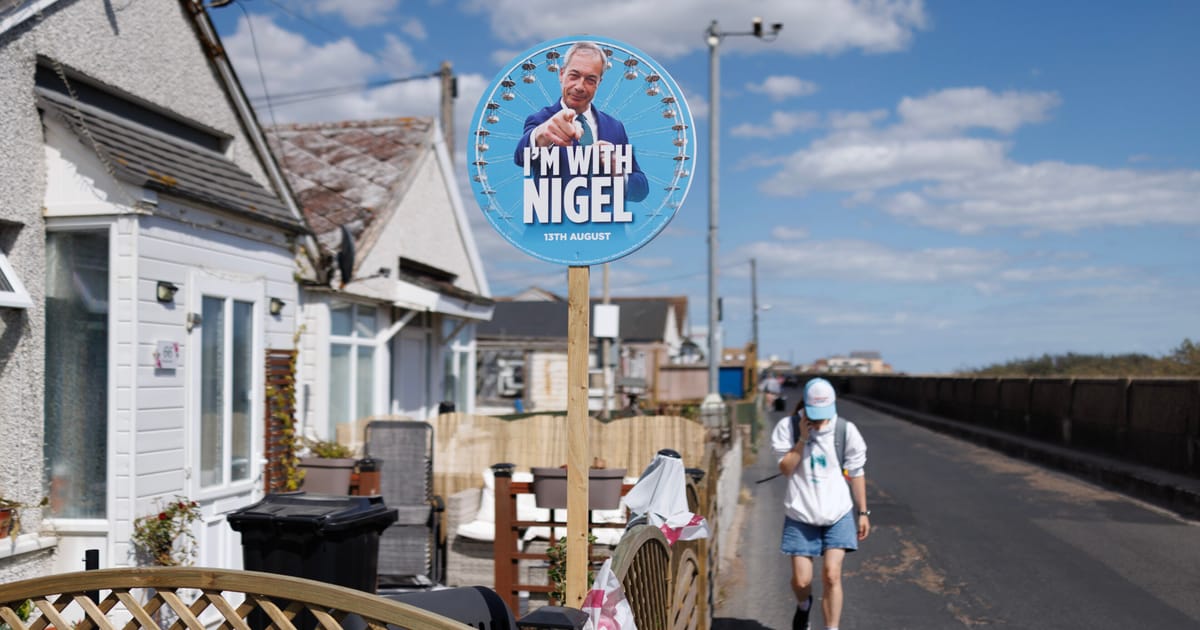 Nigel Farage se declara eroul local in lupta pentru castigarea Clacton ului