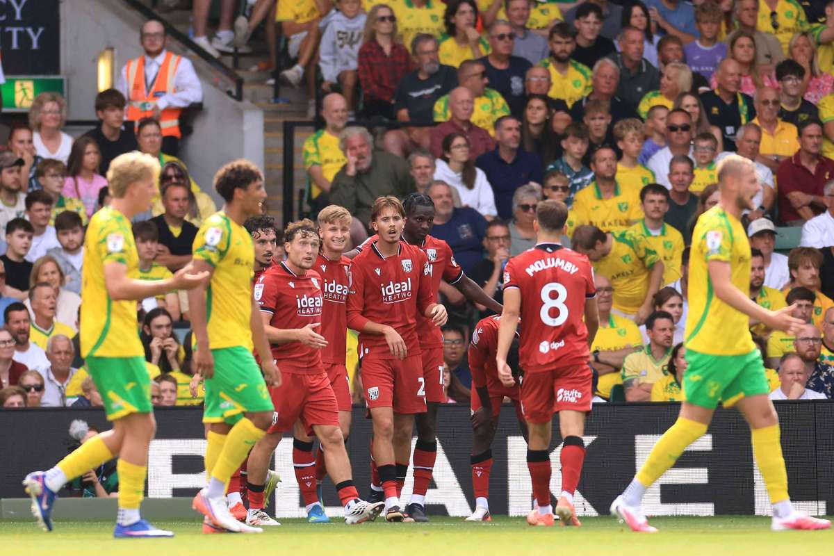 VIDEO Premiera in Anglia jucator sancionat dupa ce a inscris cu mana iar arbitrul a validat golul