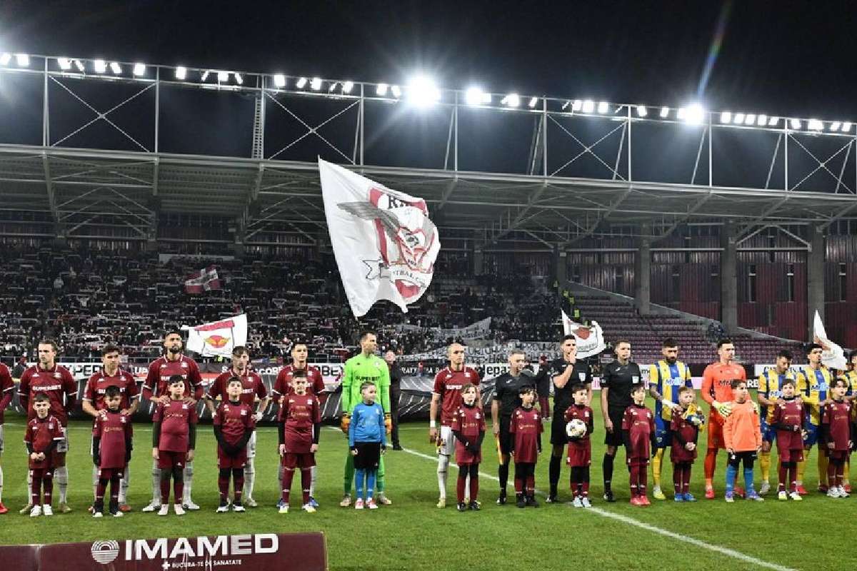 accidentare serioasa la petrolul rapid jucatorul a parasit stadionul cu ajutorul carjelor