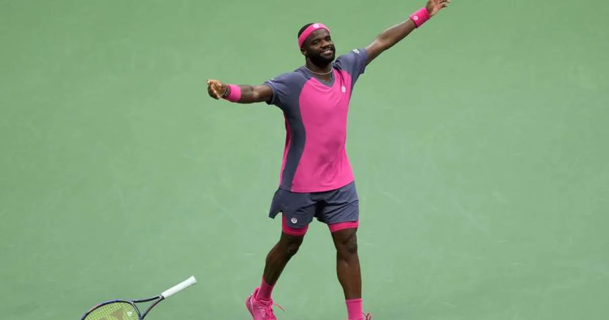 Frances Tiafoe îl învinge pe Alex Michelsen în 5 seturi, cu un final dramatic la US Open