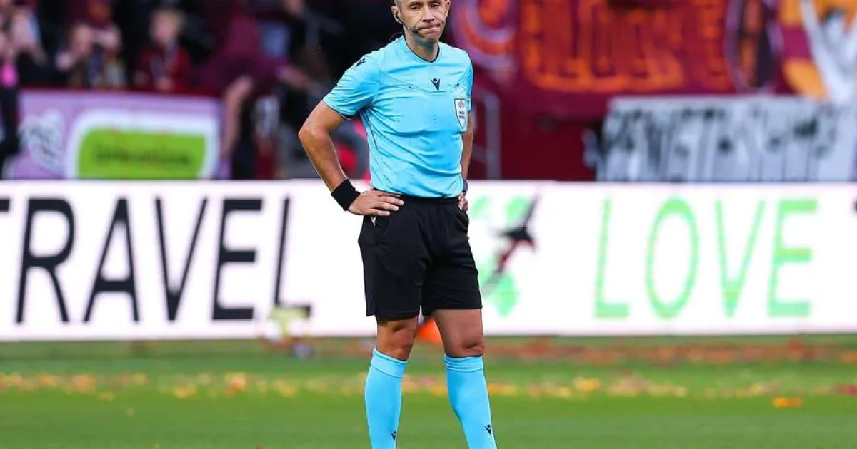 Arbitrii Marian Barbu și Radu Petrescu, delegați la meciuri din Conference League