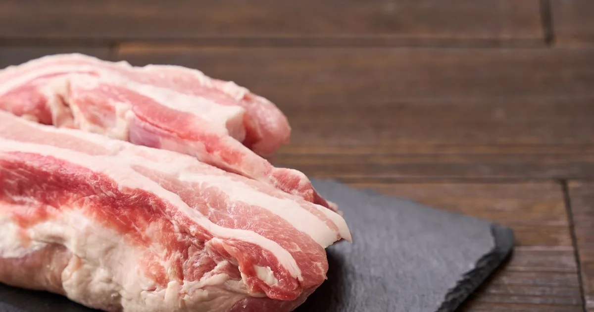 Cât rezistă carnea crudă la congelator. Greșeala care îi strică gustul mai repede