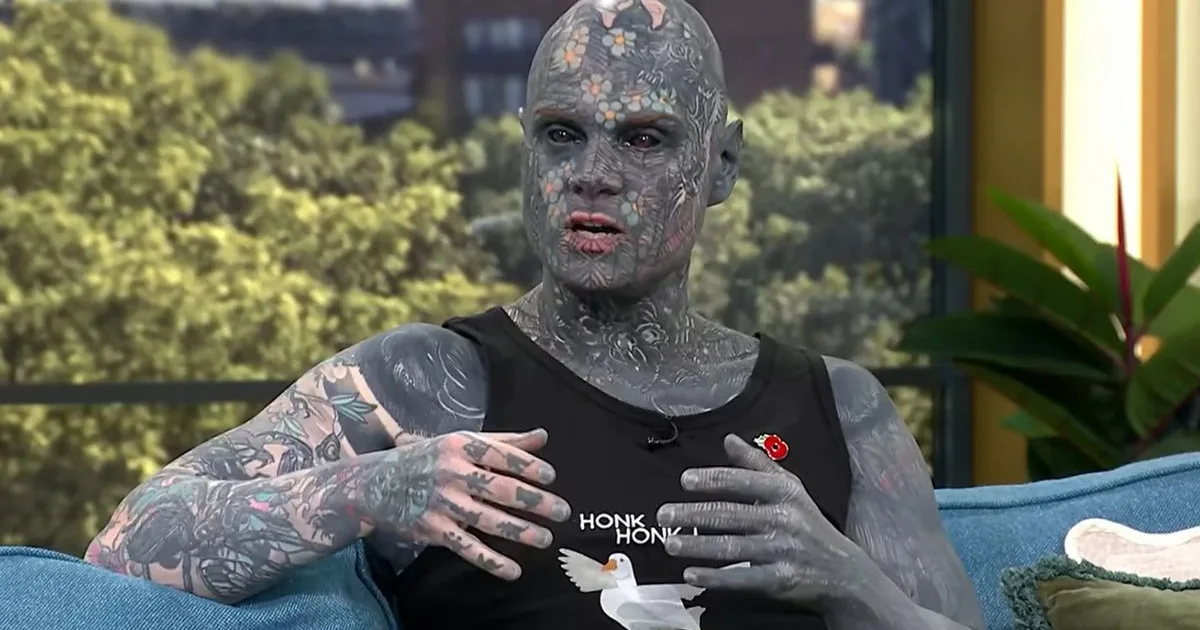 Cel mai tatuat profesor predă la școala primară. Cum reacționează părinții
