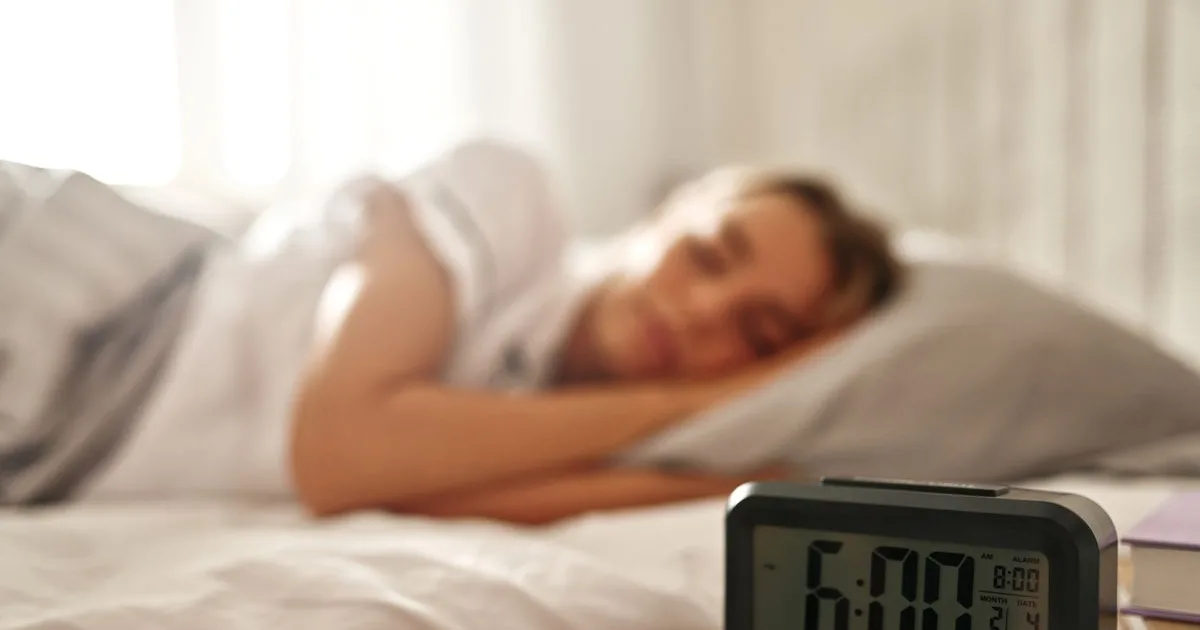 De ce ne trezim uneori cu câteva minute înainte să sune alarma. Puțini știu explicația