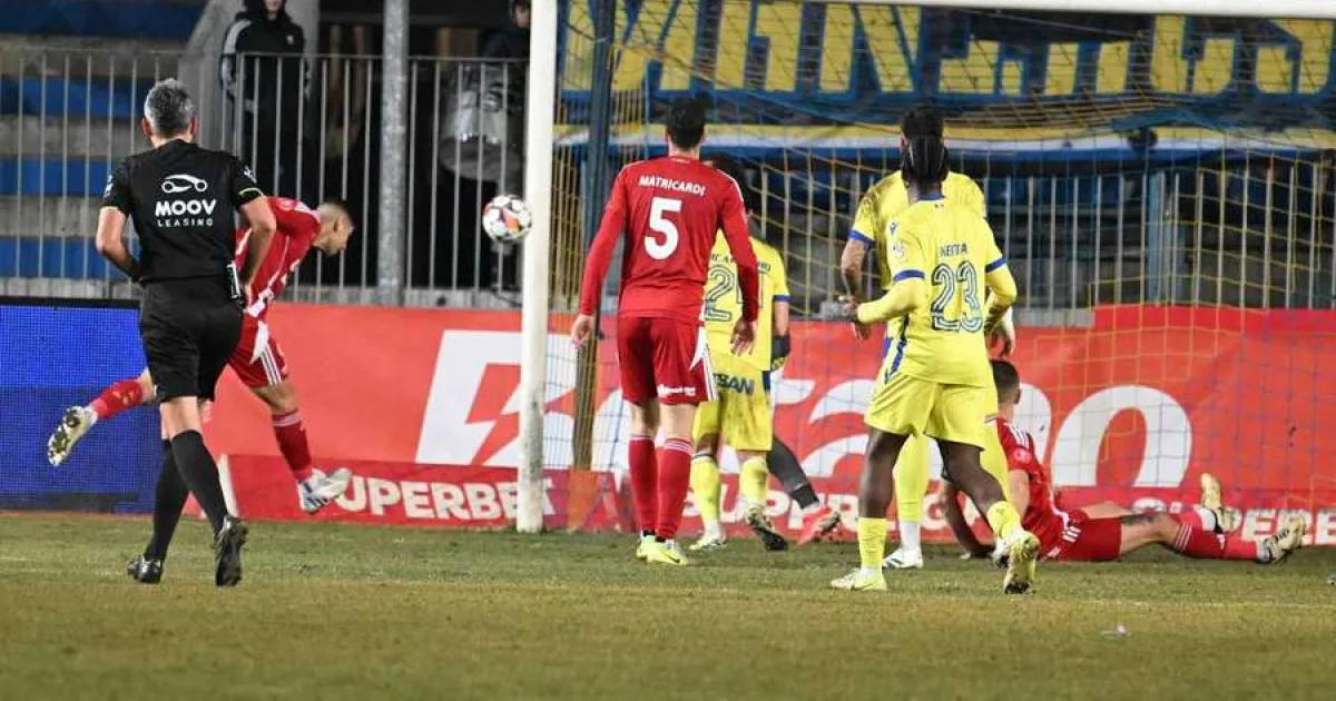 FC Botoșani - Petrolul, live. Meciul „scărițelor” în Moldova și o fază controversată