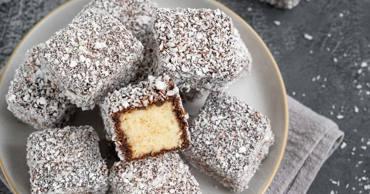 Lamington: desertul copilăriei cu nucă de cocos, ușor de făcut acasă