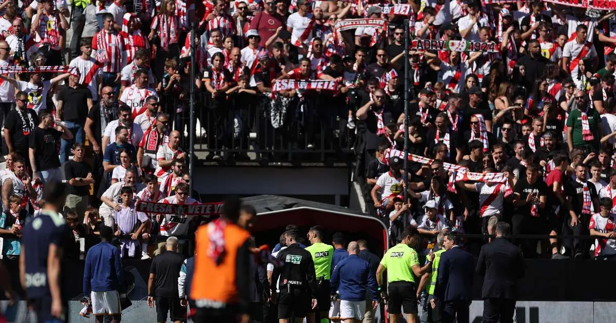 Meciul Rayo Vallecano - Athletic Bilbao, întrerupt de obiecte aruncate pe teren