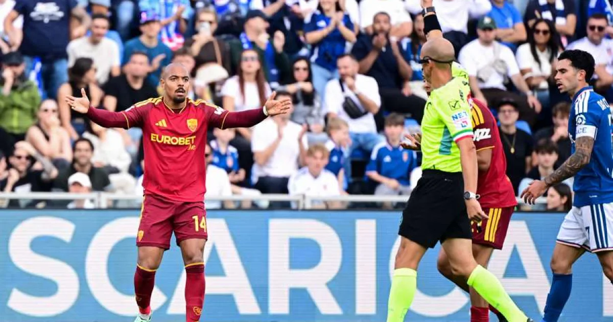 Roma luptă în zece jucători și își păstrează seria fără eșec în Serie A